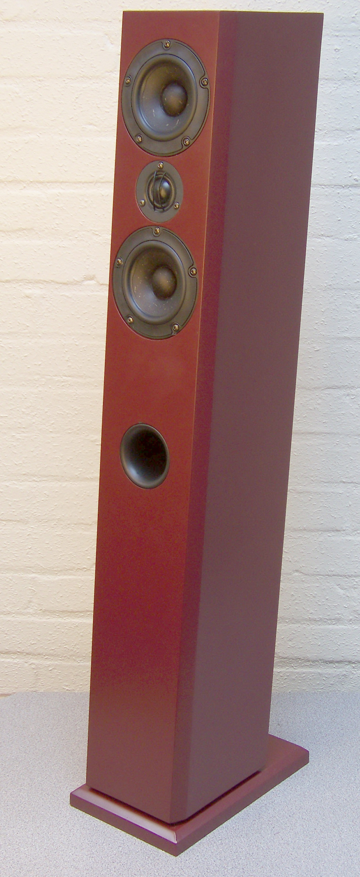 Vifa Pillar schuin voor